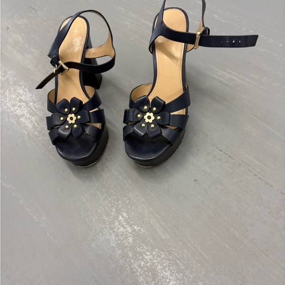 Michael Kors Navy Blue Flower Heels - Picture 1 of 3